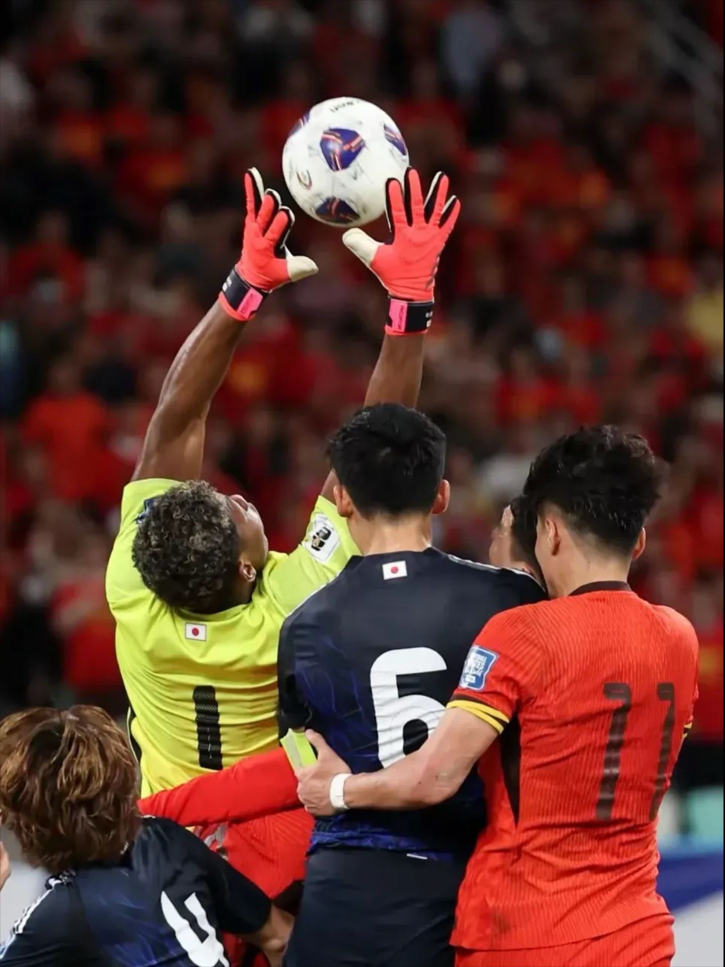 星空体育-球队在关键比赛中取得战绩突破,引发球迷狂欢的原因